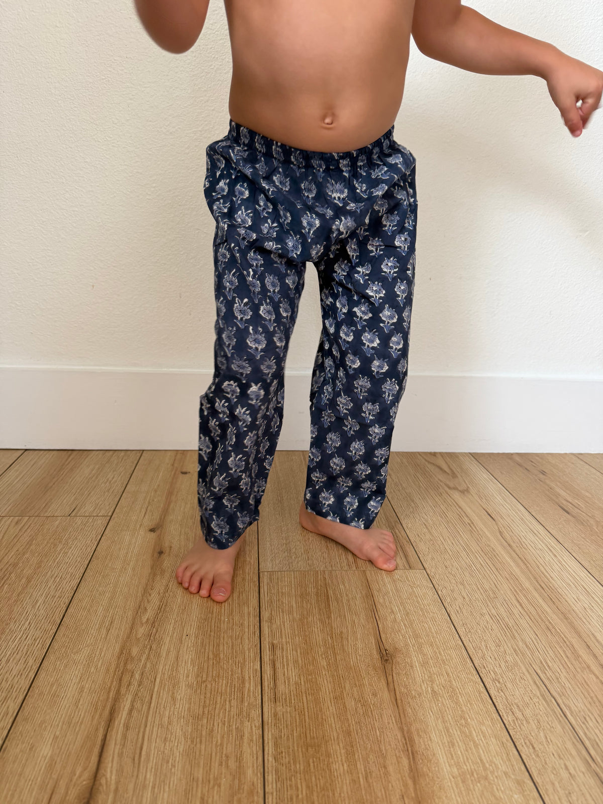 Le Weekend Pant in Navy Fleur