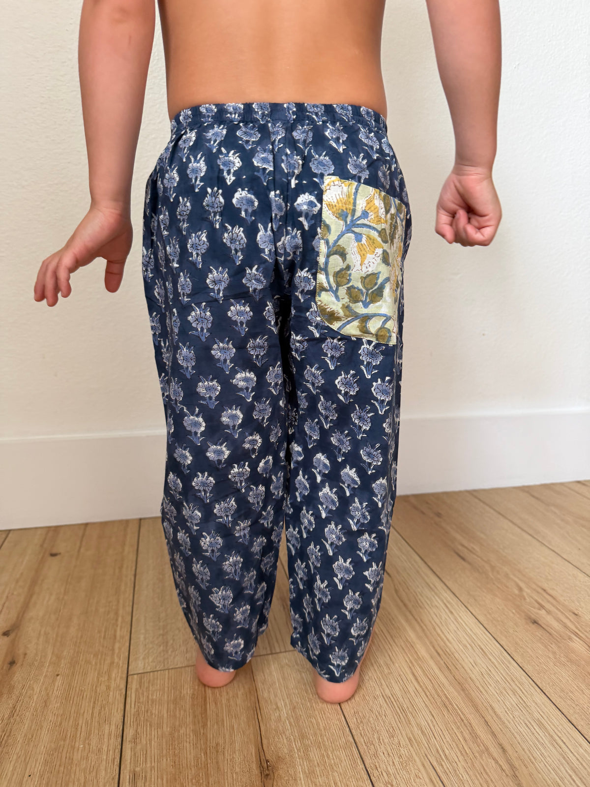 Le Weekend Pant in Navy Fleur